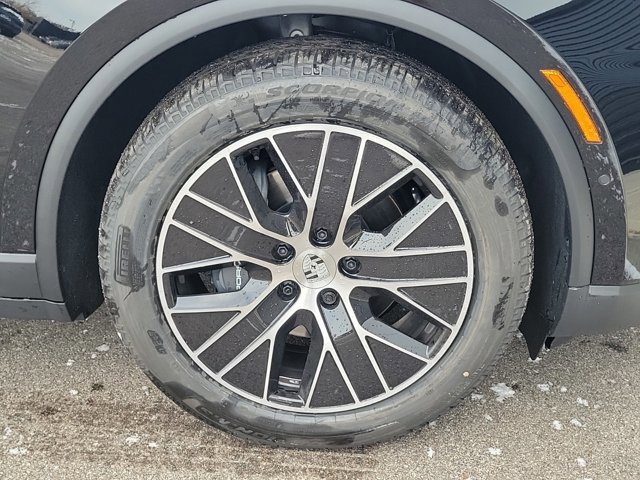 Used 2025 Porsche Macan 4 Electric image 11