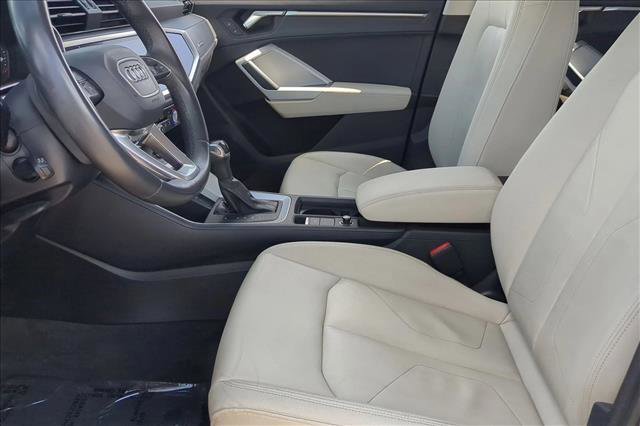 Used 2022 Audi Q3 2.0T Premium w/ Convenience Package AWD/4WD image 16