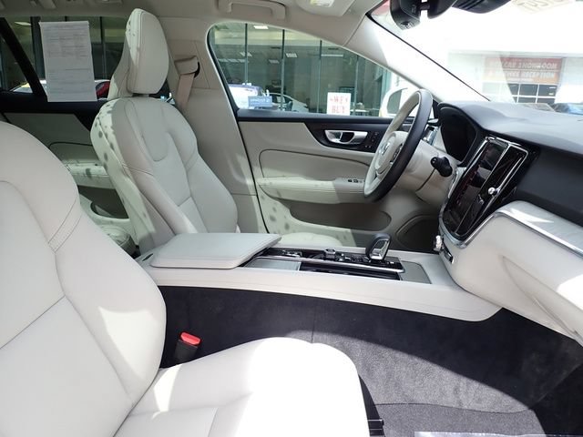 Used 2024 Volvo V60 B5 Cross Country Plus w/ Protection Package Premier AWD/4WD image 3