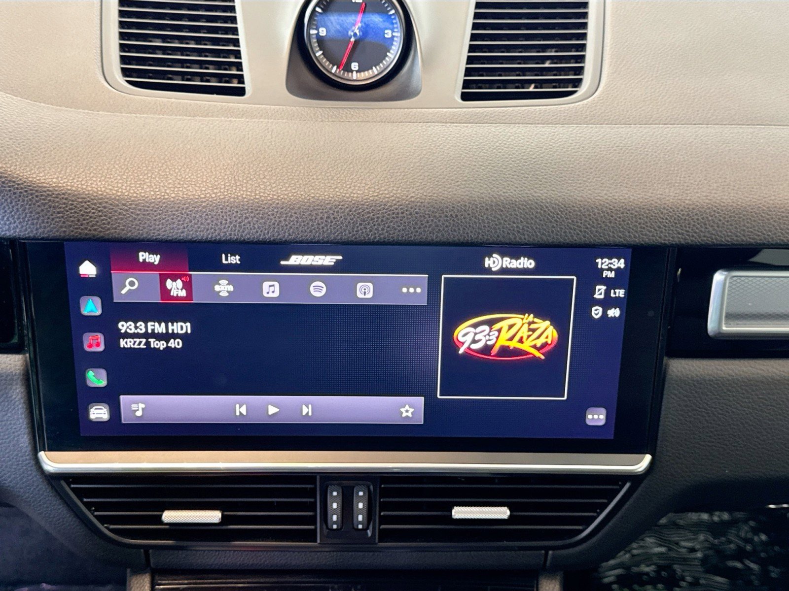 Used 2023 Porsche Cayenne Platinum Edition image 16