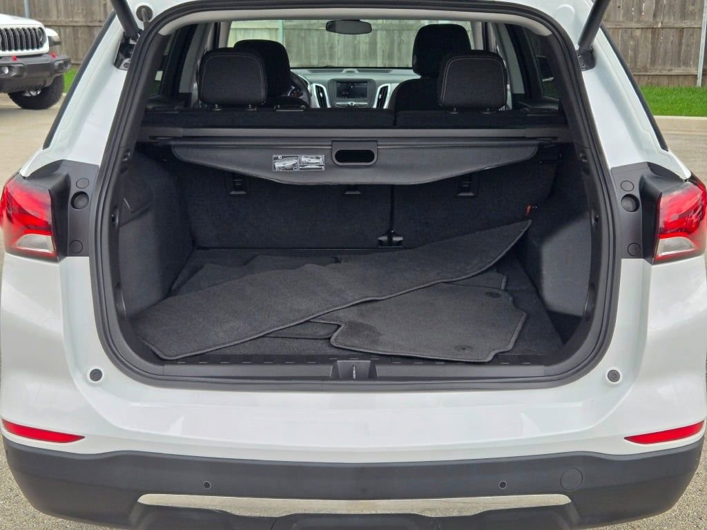 Used 2023 Chevrolet Equinox LT w/ Driver Convenience Package image 12