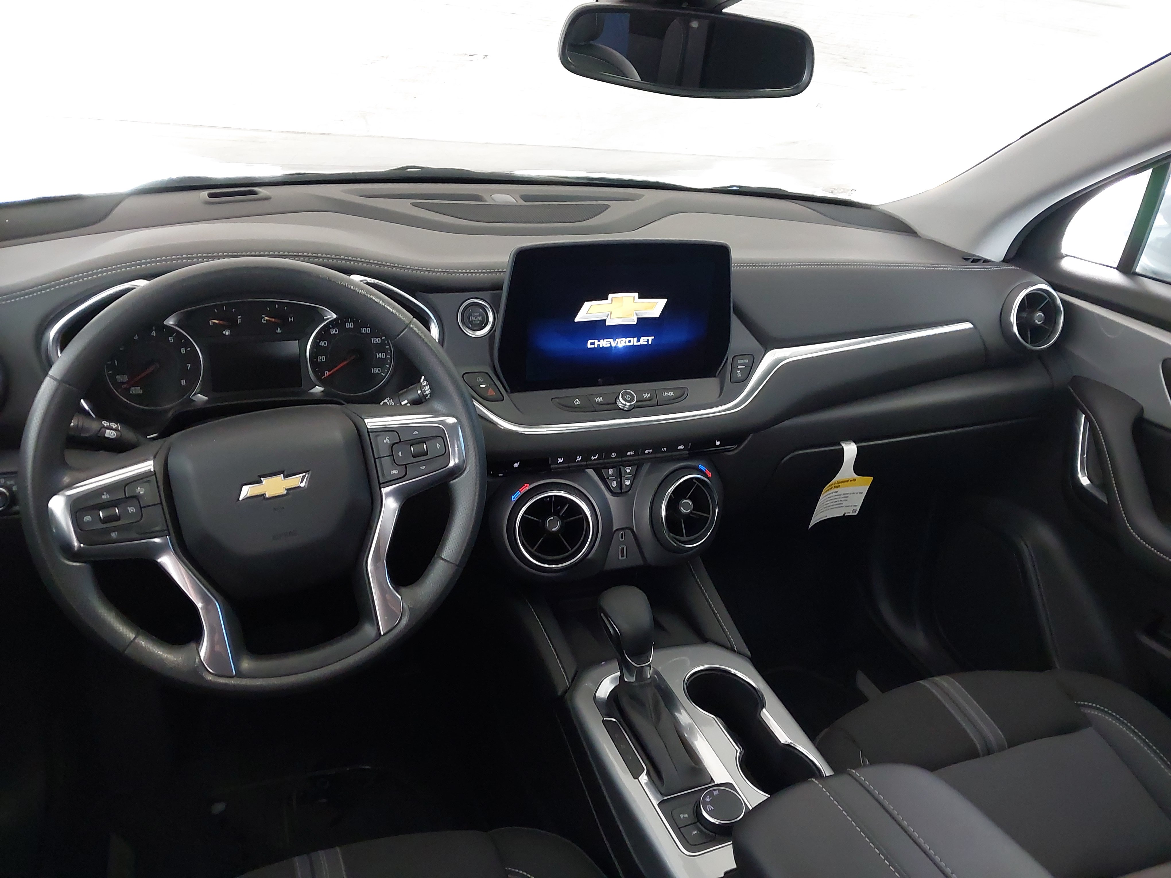 Used 2025 Chevrolet Blazer LT w/ Convenience Package FWD image 5