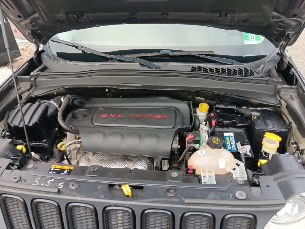 Used 2016 Jeep Renegade Latitude AWD/4WD image 30