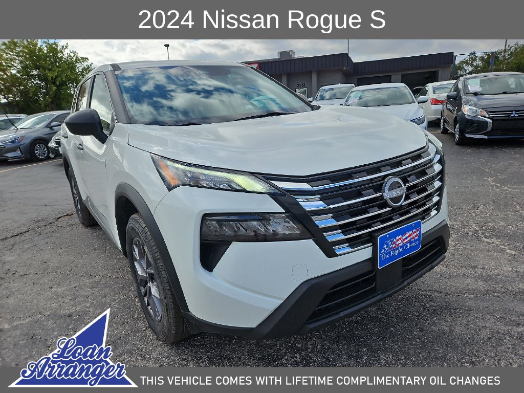Used 2024 Nissan Rogue S FWD image 2