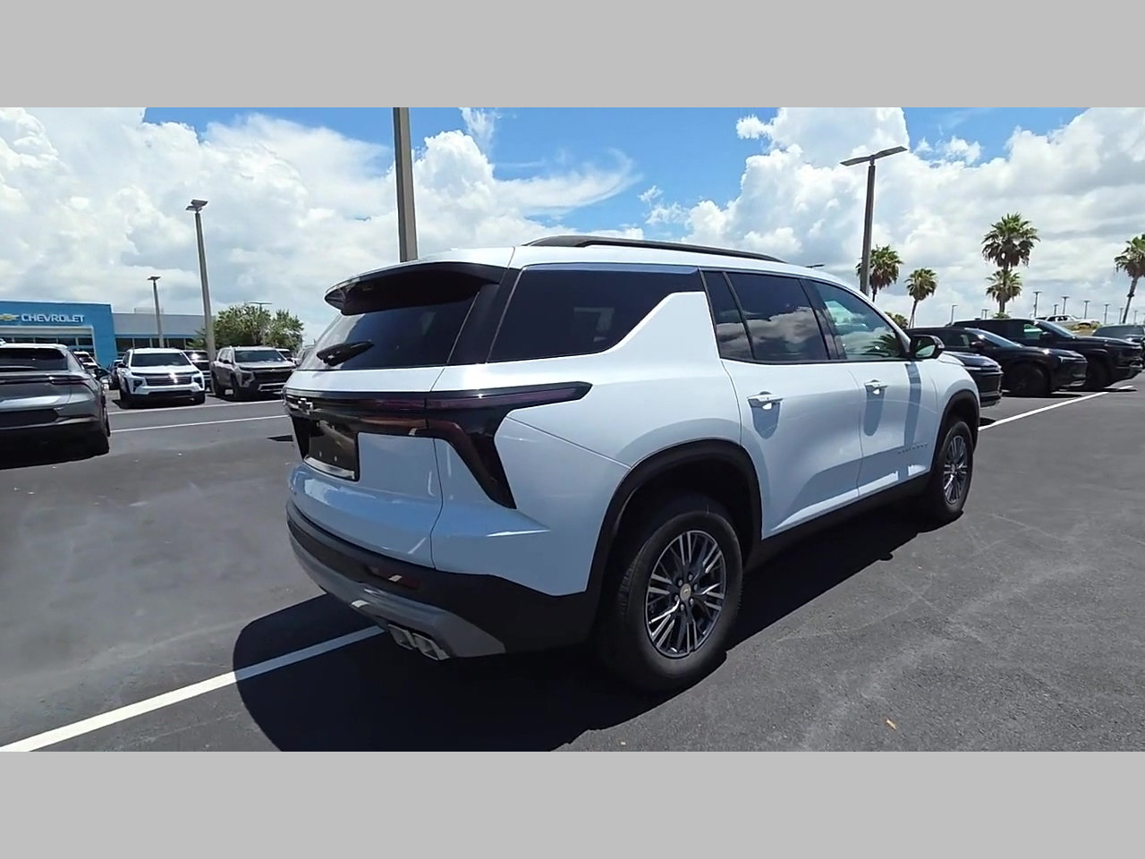 New 2026 Chevrolet Traverse LT w/ Driver Confidence Package AWD/4WD image 17