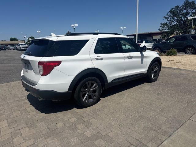 Used 2023 Ford Explorer XLT w/ Equipment Group 202A RWD image 4