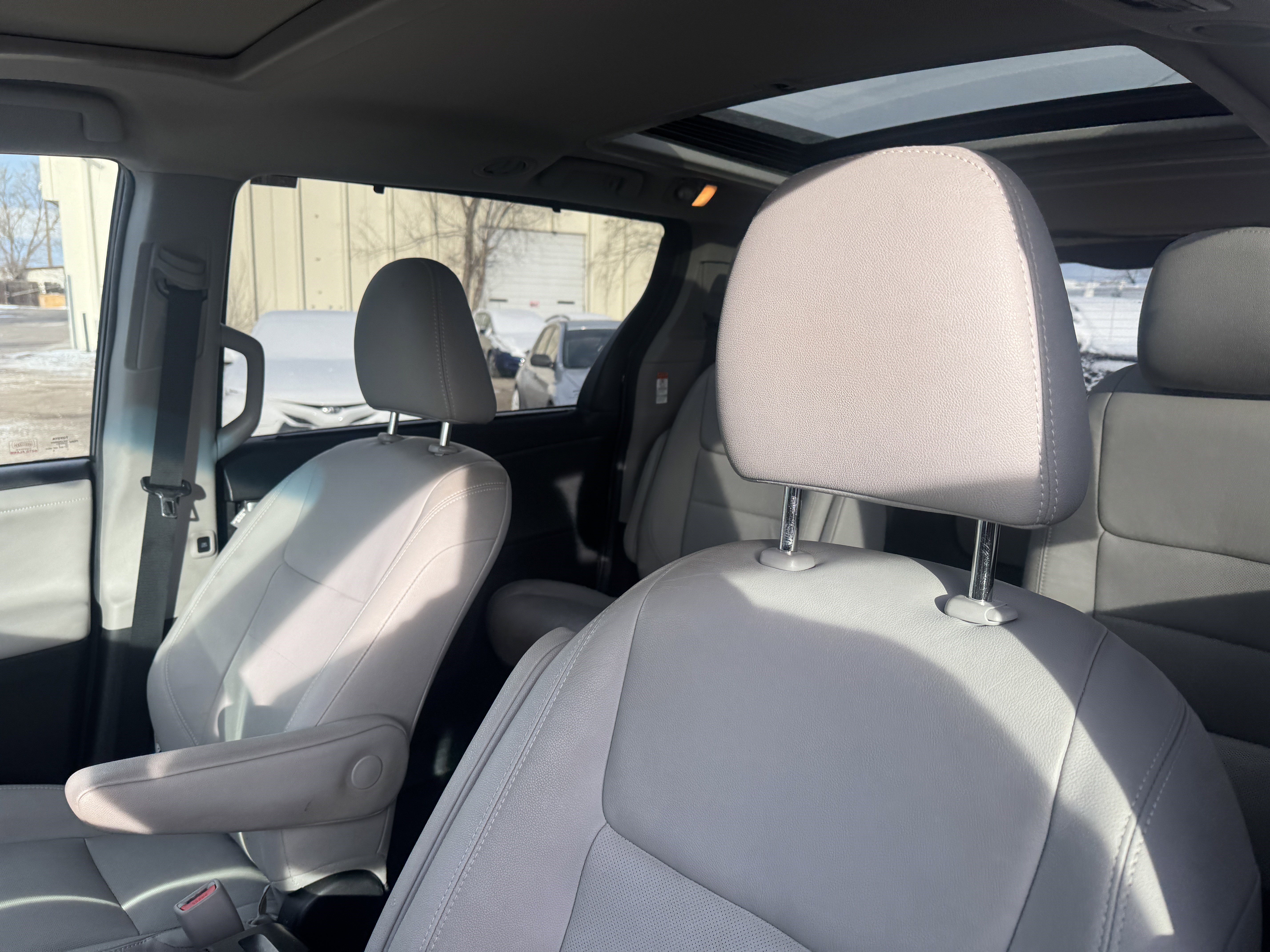 Used 2017 Toyota Sienna Limited image 14