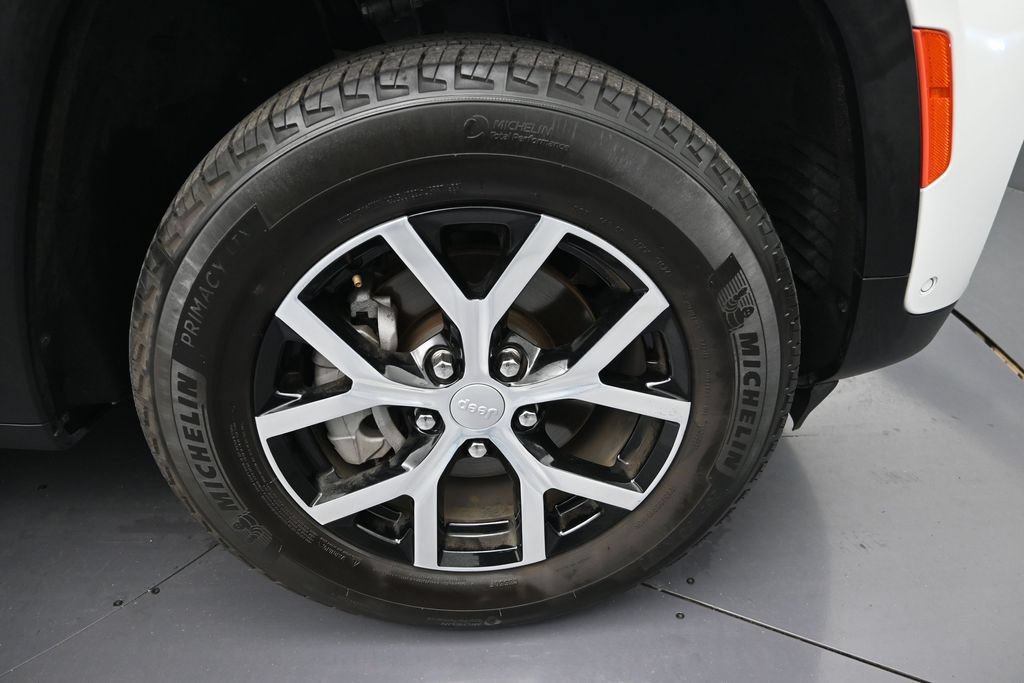 Used 2024 Jeep Grand Cherokee Limited w/ Luxury Tech Group II RWD image 9