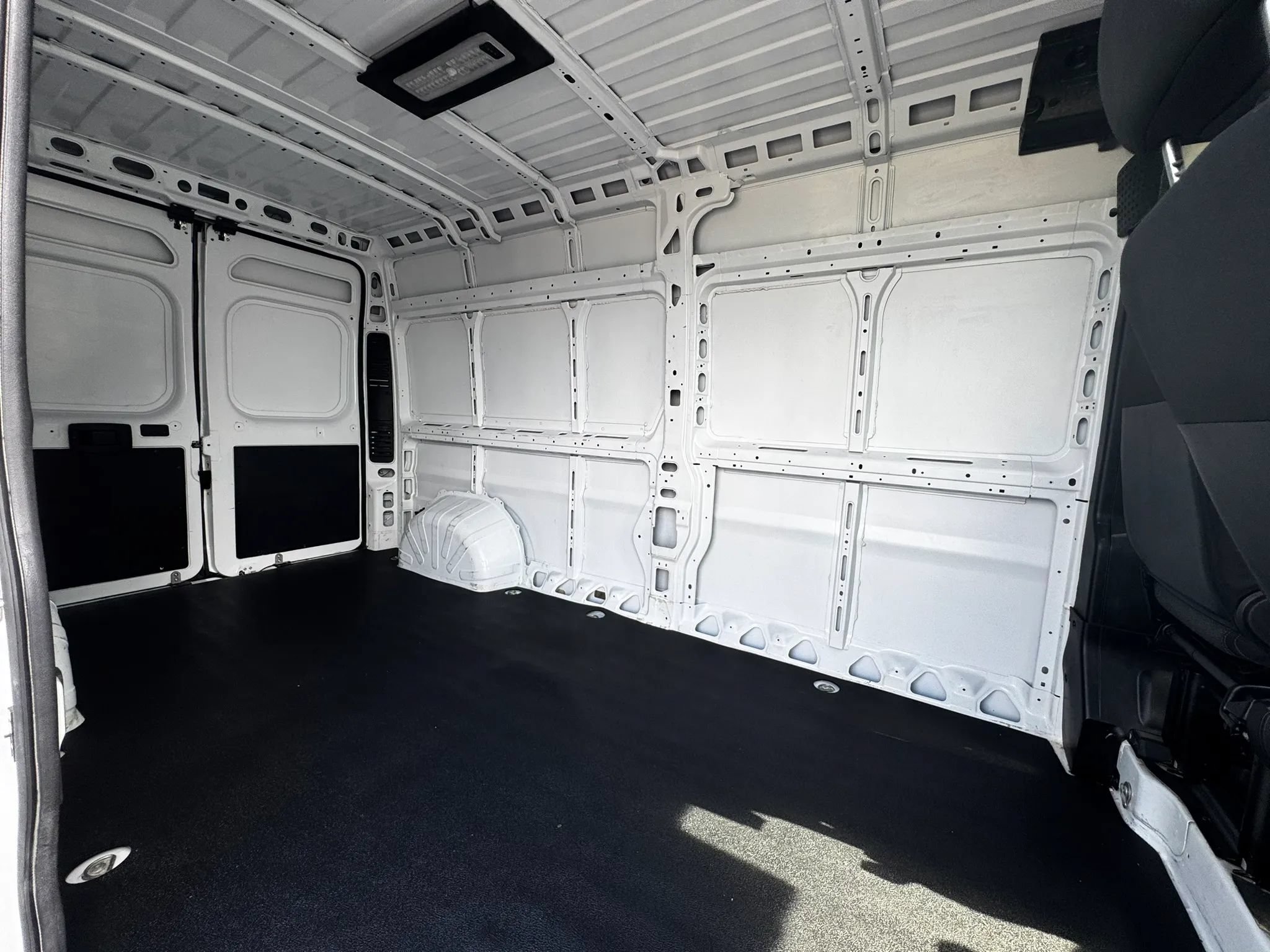 Used 2025 RAM ProMaster 2500 w/ Convenience Group FWD image 25