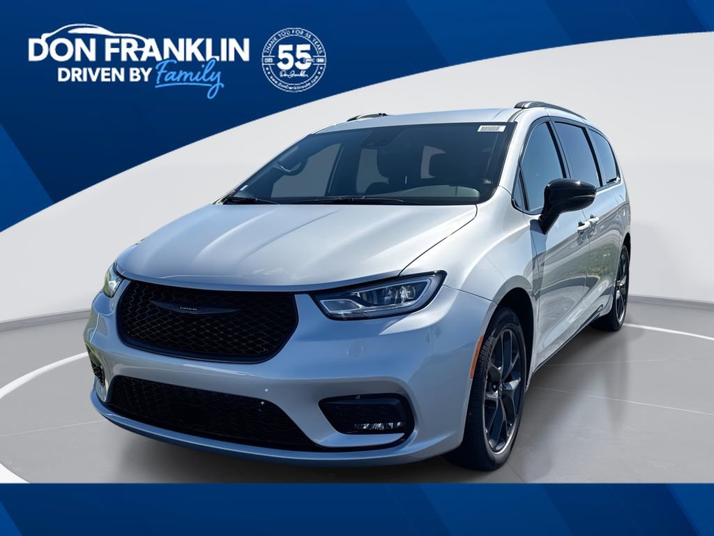 New 2026 Chrysler Pacifica Select w/ S Appearance Package