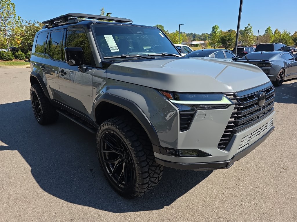 Used 2024 Lexus GX 550 AWD/4WD image 3
