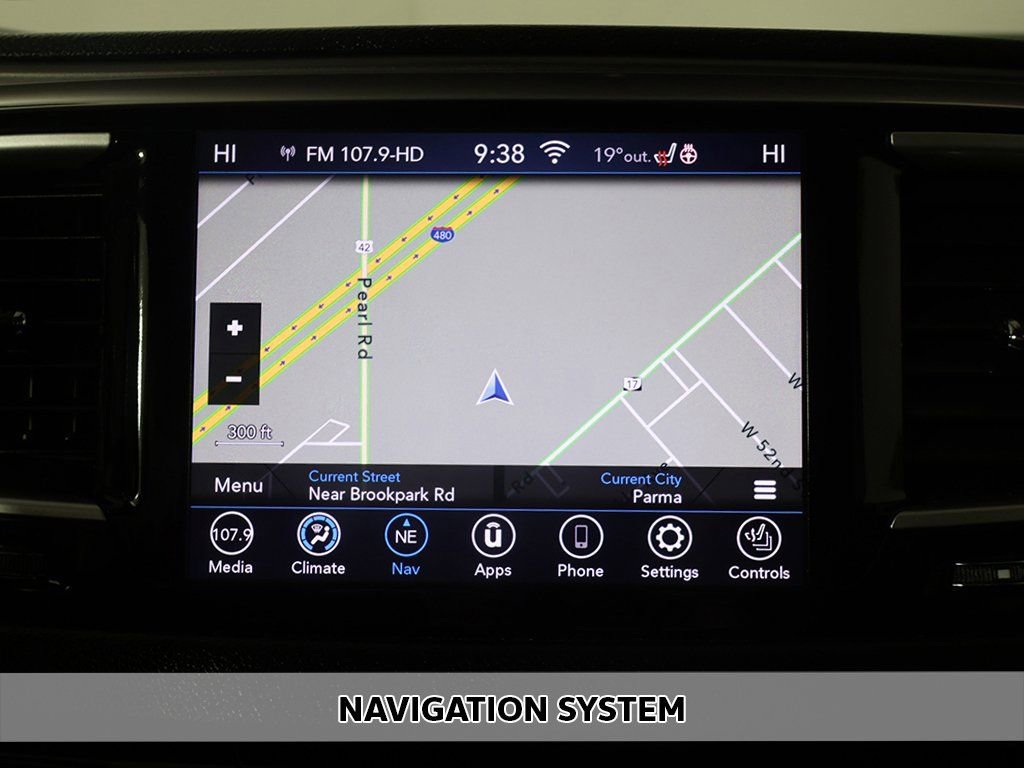 Used 2020 Chrysler Pacifica Touring-L Plus image 3