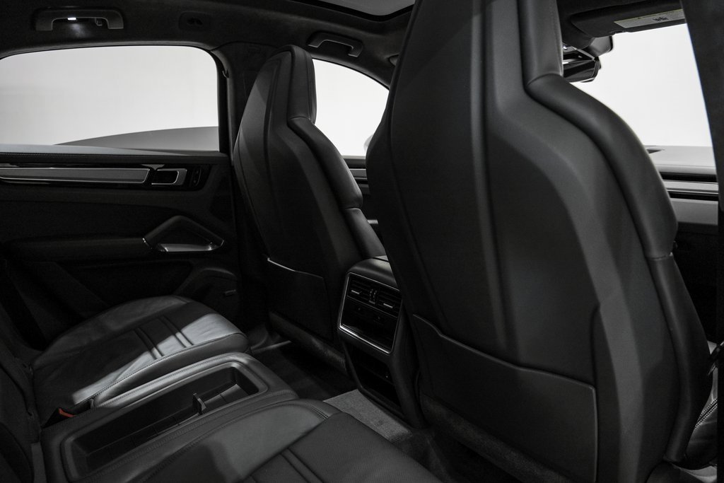 Used 2020 Porsche Cayenne Turbo image 33