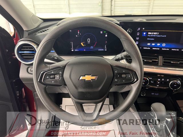 Used 2025 Chevrolet Trax LT FWD image 41