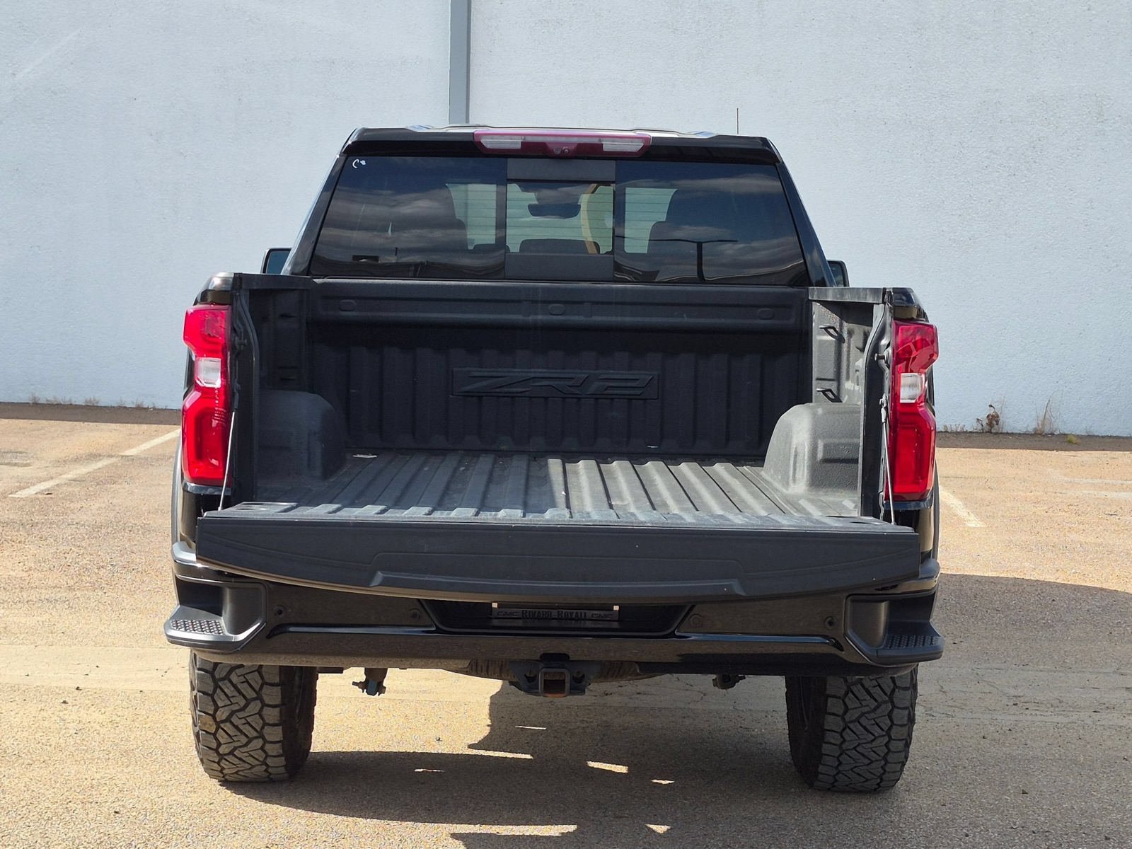 Used 2023 Chevrolet Silverado 1500 ZR2 w/ Technology Package AWD/4WD image 4