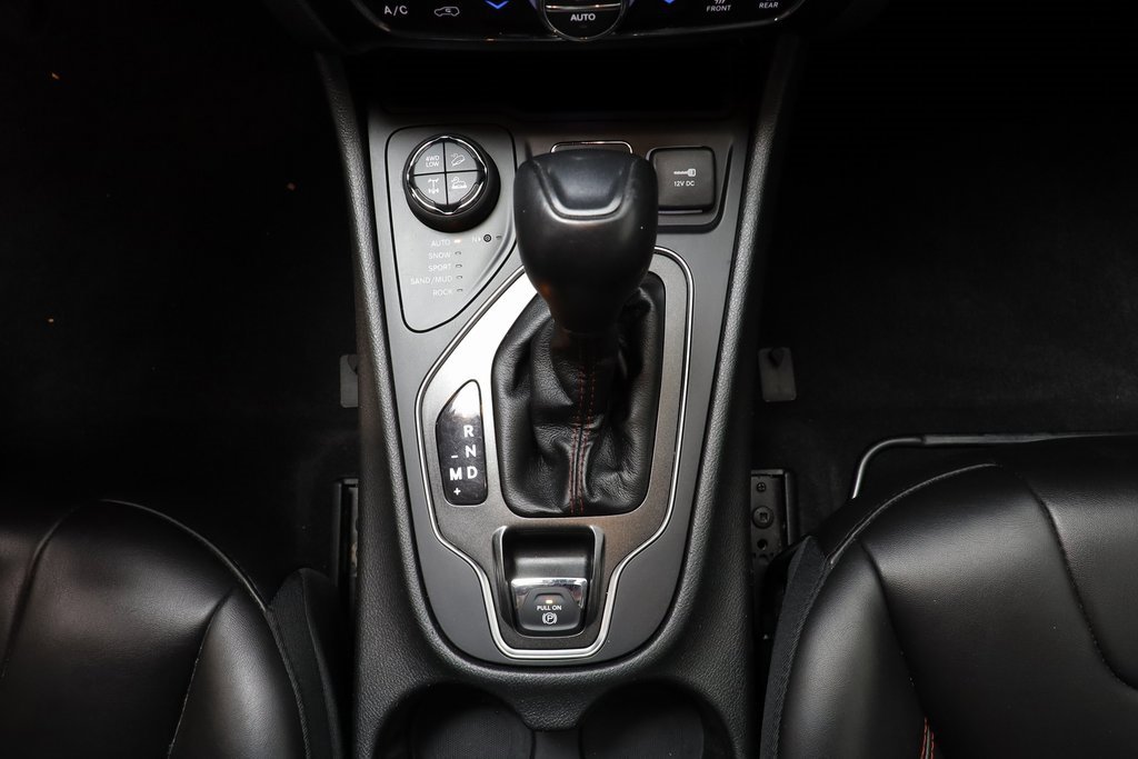 Used 2019 Jeep Cherokee Trailhawk w/ Cold Weather Group image 12