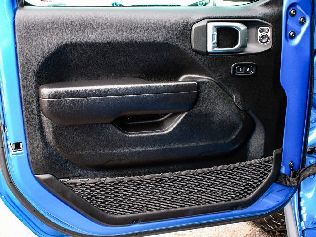 Used 2022 Jeep Gladiator Willys image 8