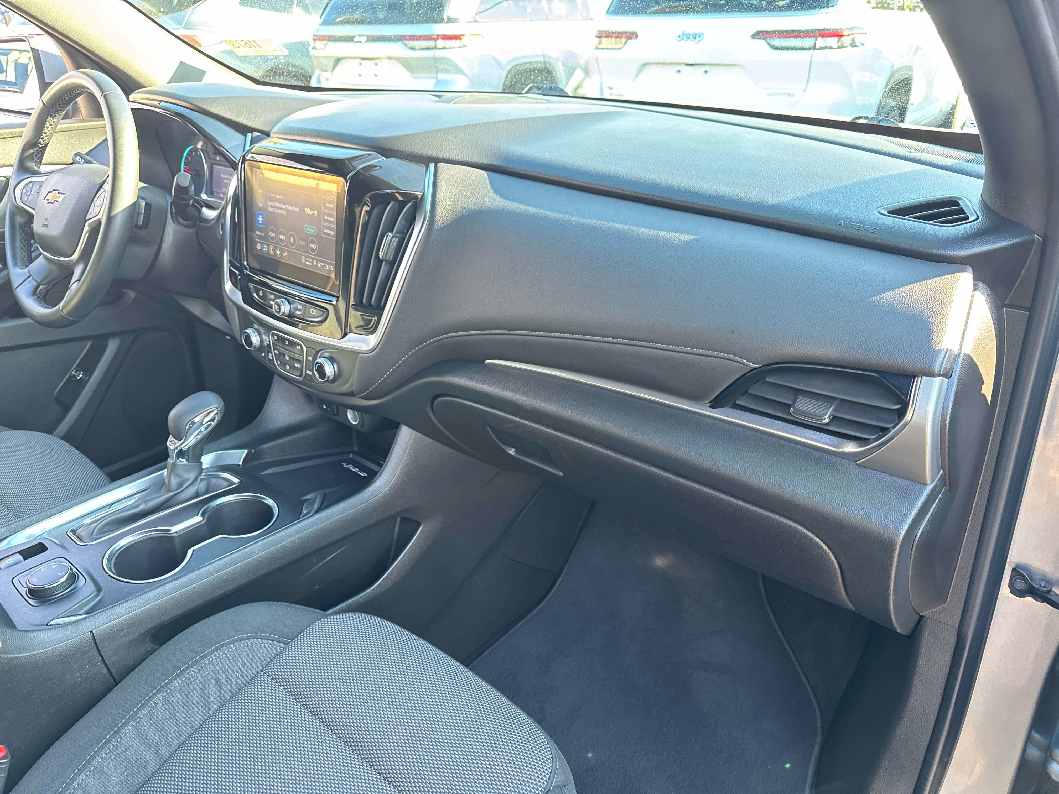 Used 2023 Chevrolet Traverse LT image 6