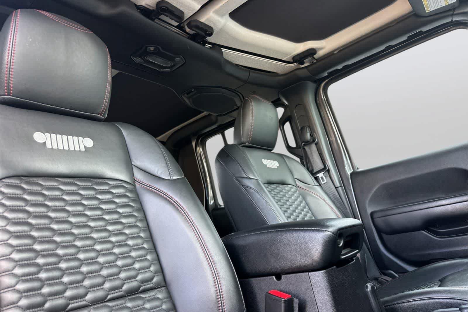 Used 2021 Jeep Gladiator Rubicon AWD/4WD image 17