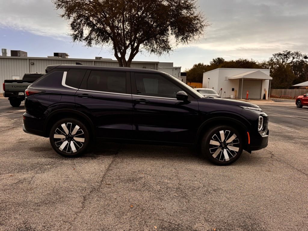 New 2026 Mitsubishi Outlander SE FWD image 9