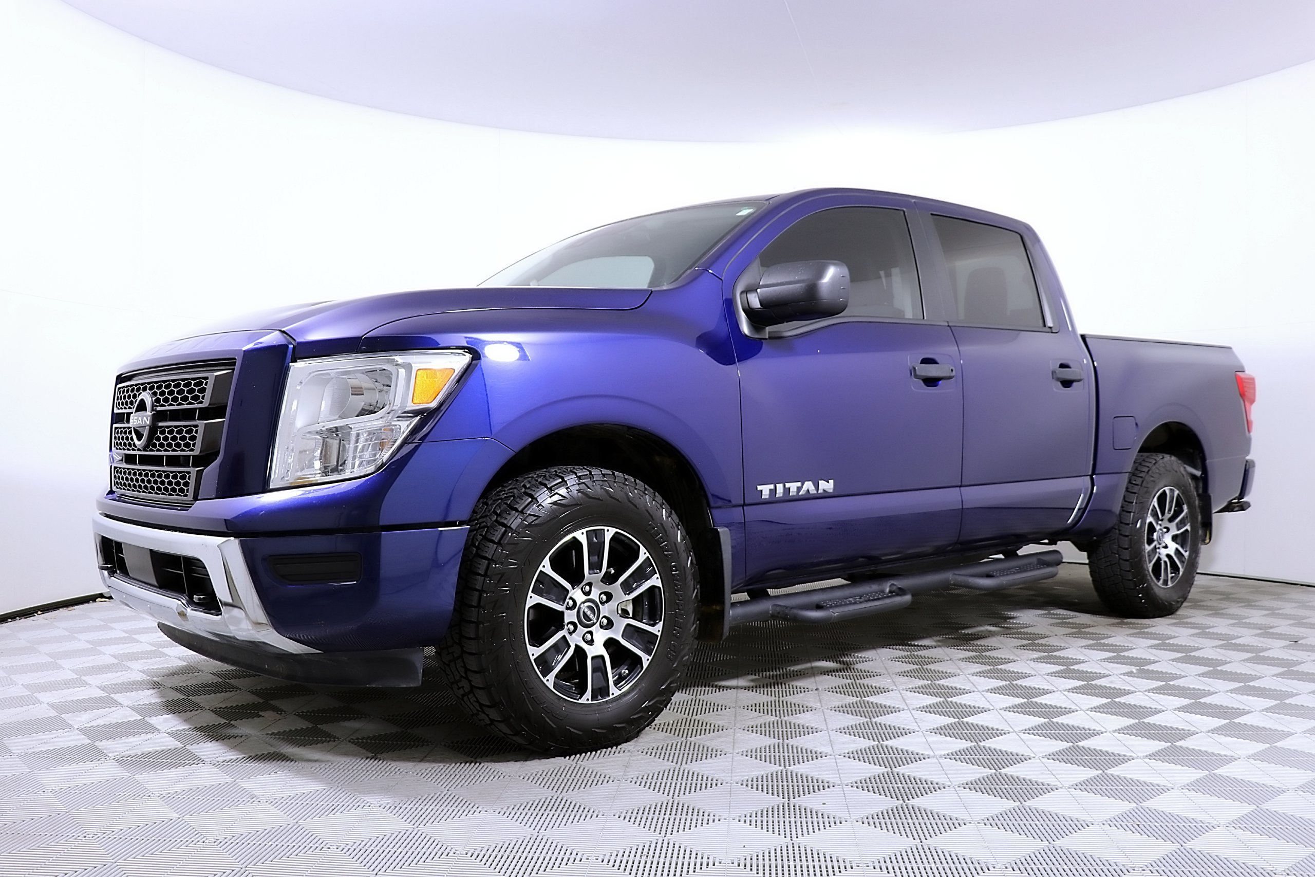 Used 2024 Nissan Titan SV w/ Accessory Utility Package AWD/4WD image 2