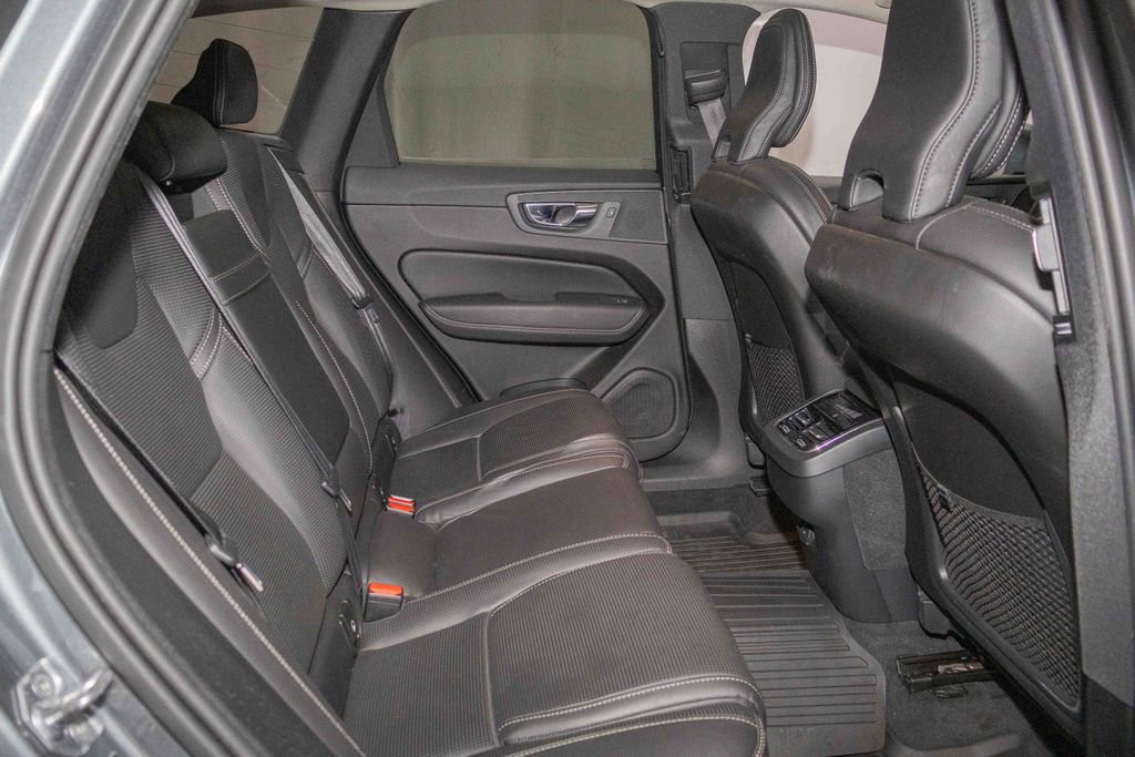 Used 2021 Volvo XC60 T5 Inscription w/ Protection Package Premier image 15