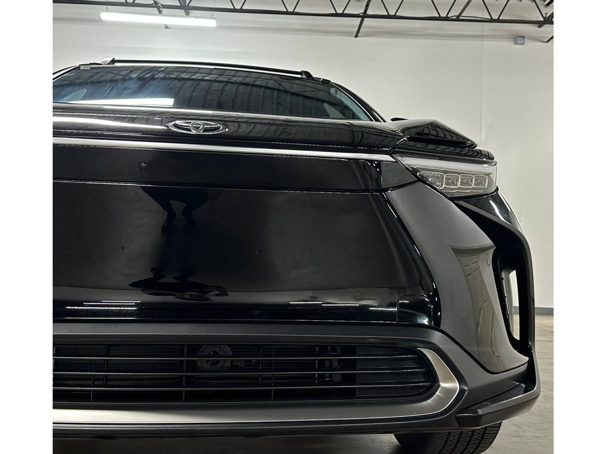 Used 2025 Toyota bZ4X AWD image 5
