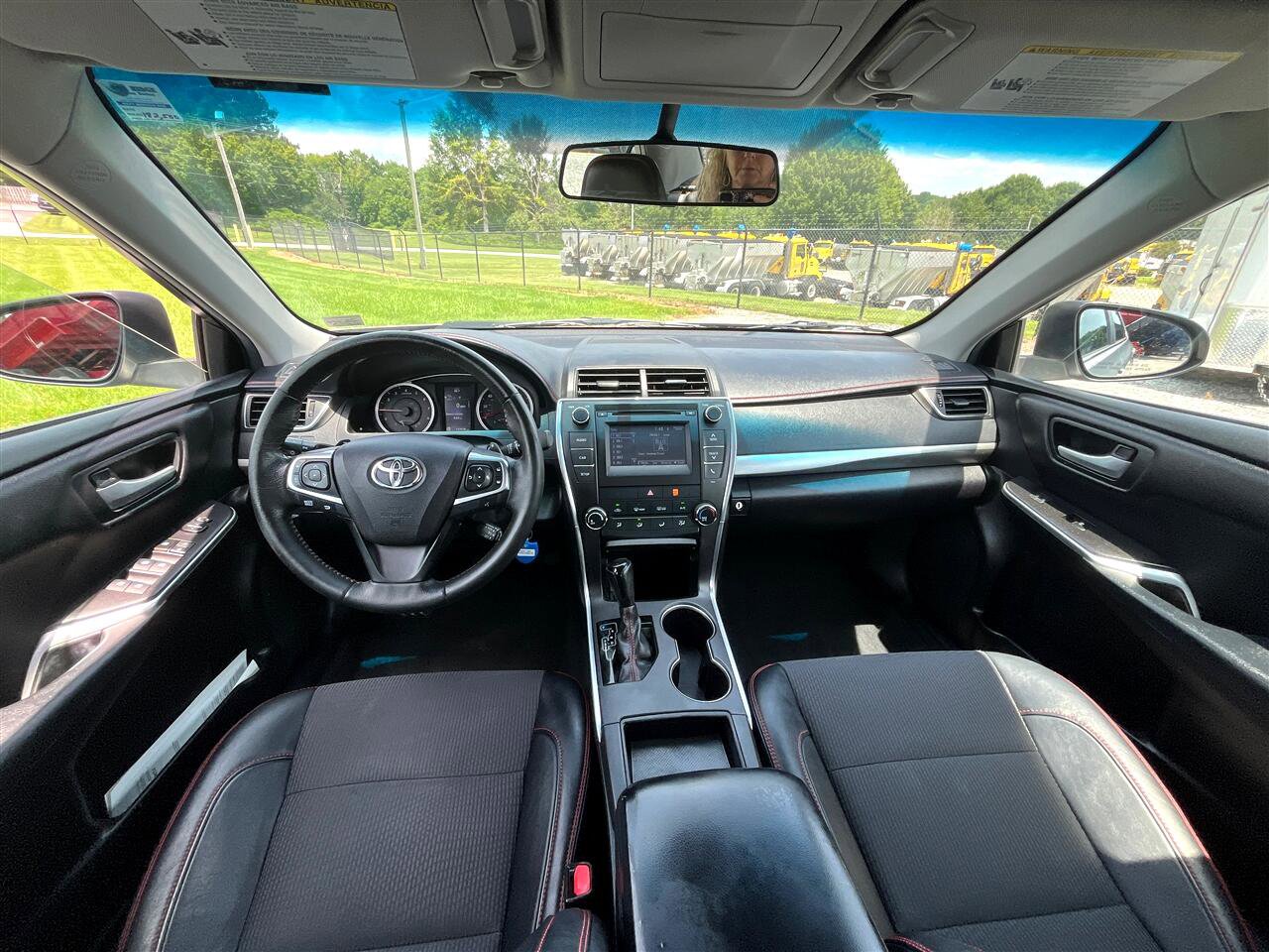 Used 2017 Toyota Camry SE image 21