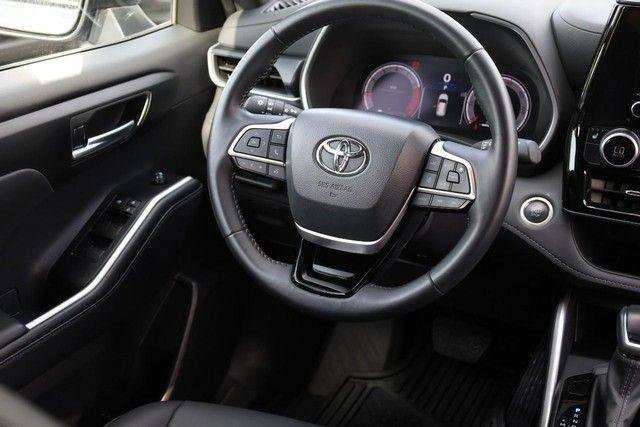 Used 2025 Toyota Highlander XSE AWD/4WD image 29