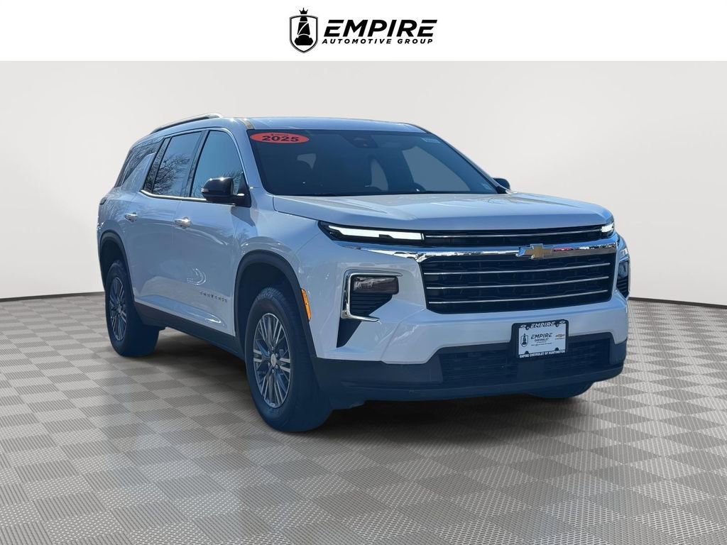Used 2025 Chevrolet Traverse LT AWD/4WD image 1