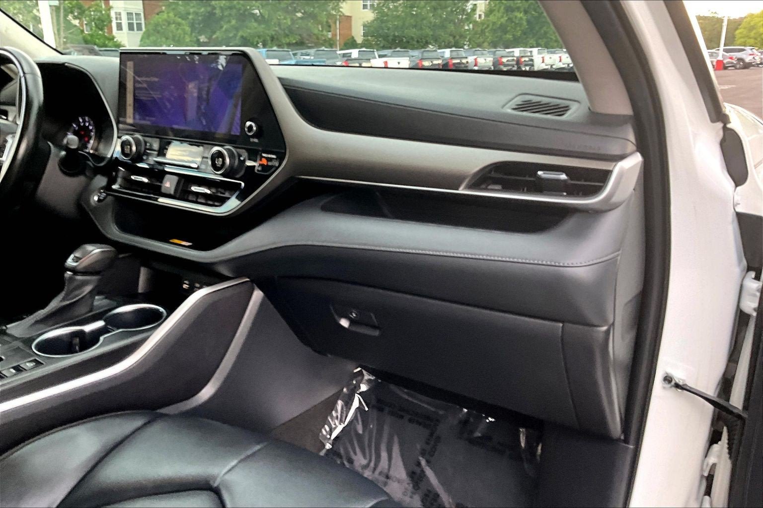 Used 2023 Toyota Highlander XLE AWD/4WD image 15