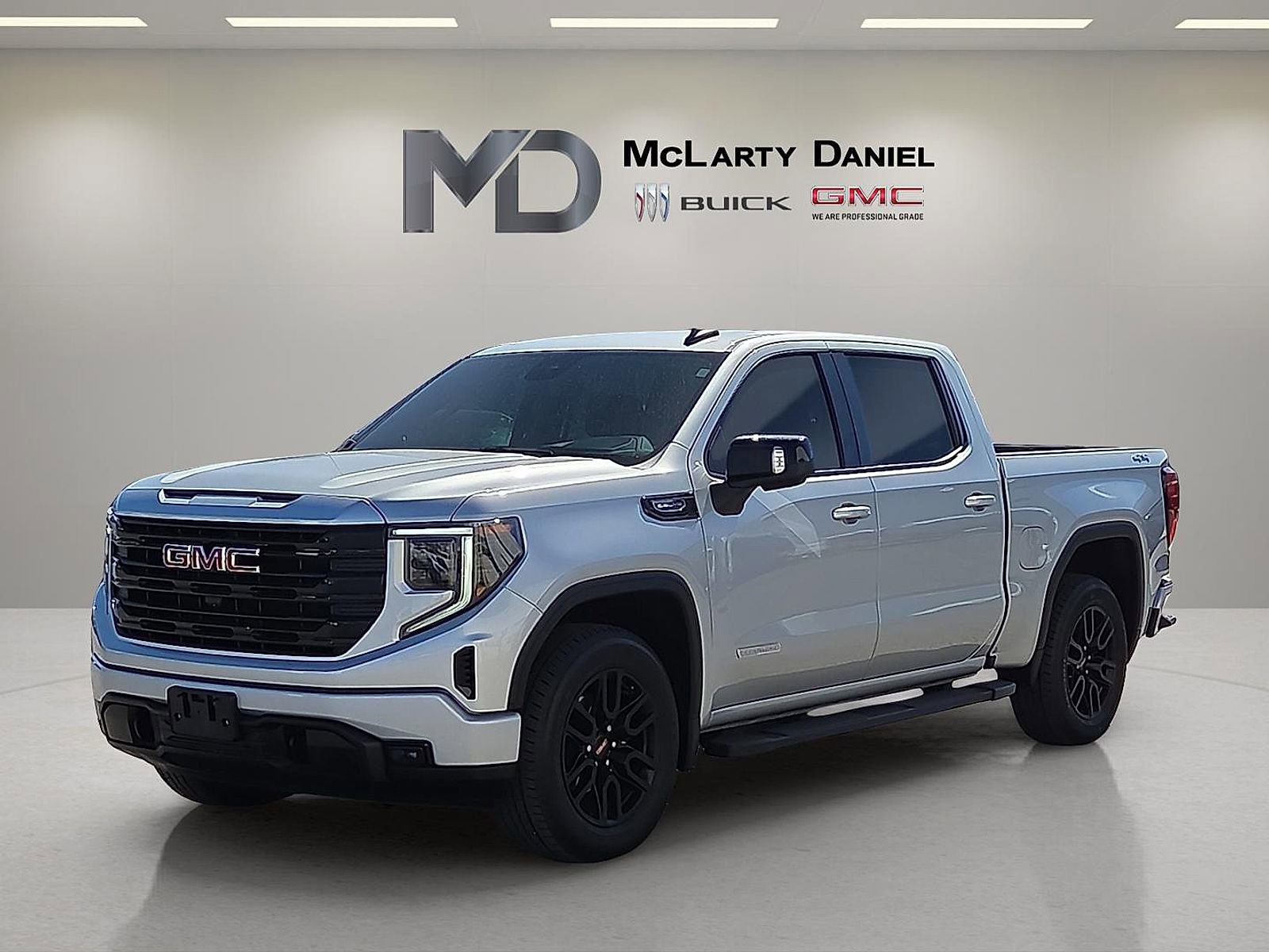 Certified 2022 GMC Sierra 1500 Elevation w/ Elevation Premium Package image 2
