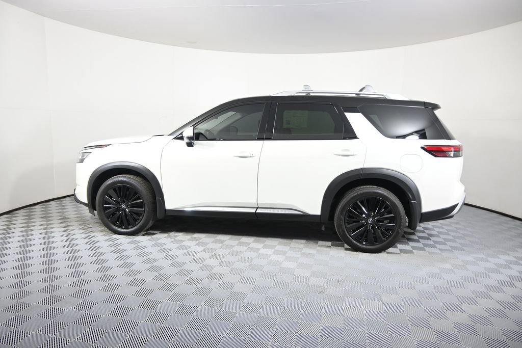 Used 2024 Nissan Pathfinder Platinum w/ Black Appearance Package AWD/4WD image 3