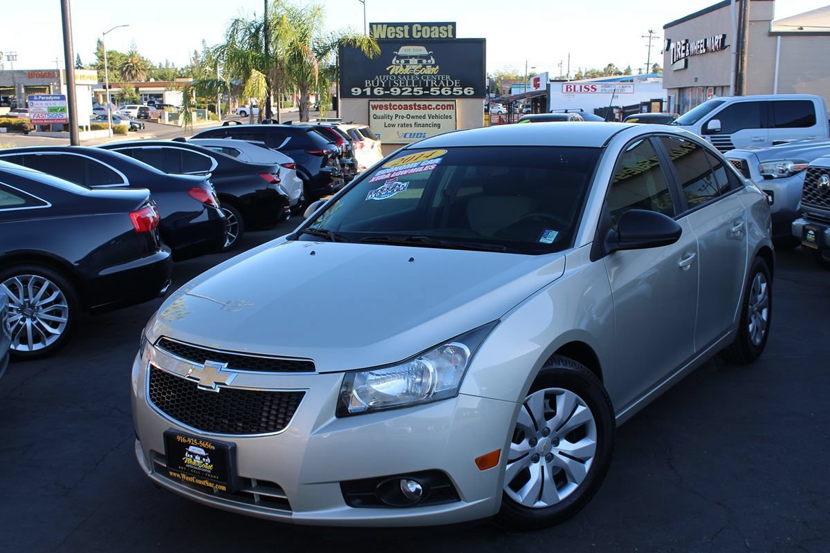 Used 2014 Chevrolet Cruze LS FWD image 2