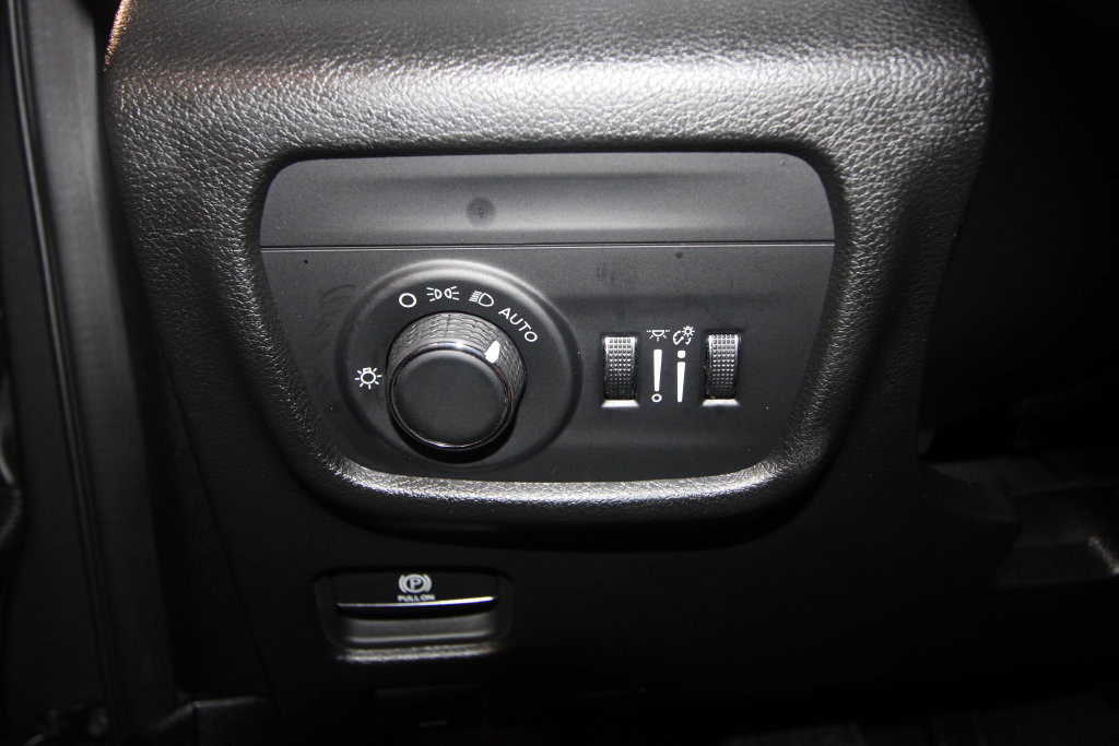 Used 2024 Jeep Grand Cherokee Altitude AWD/4WD image 9