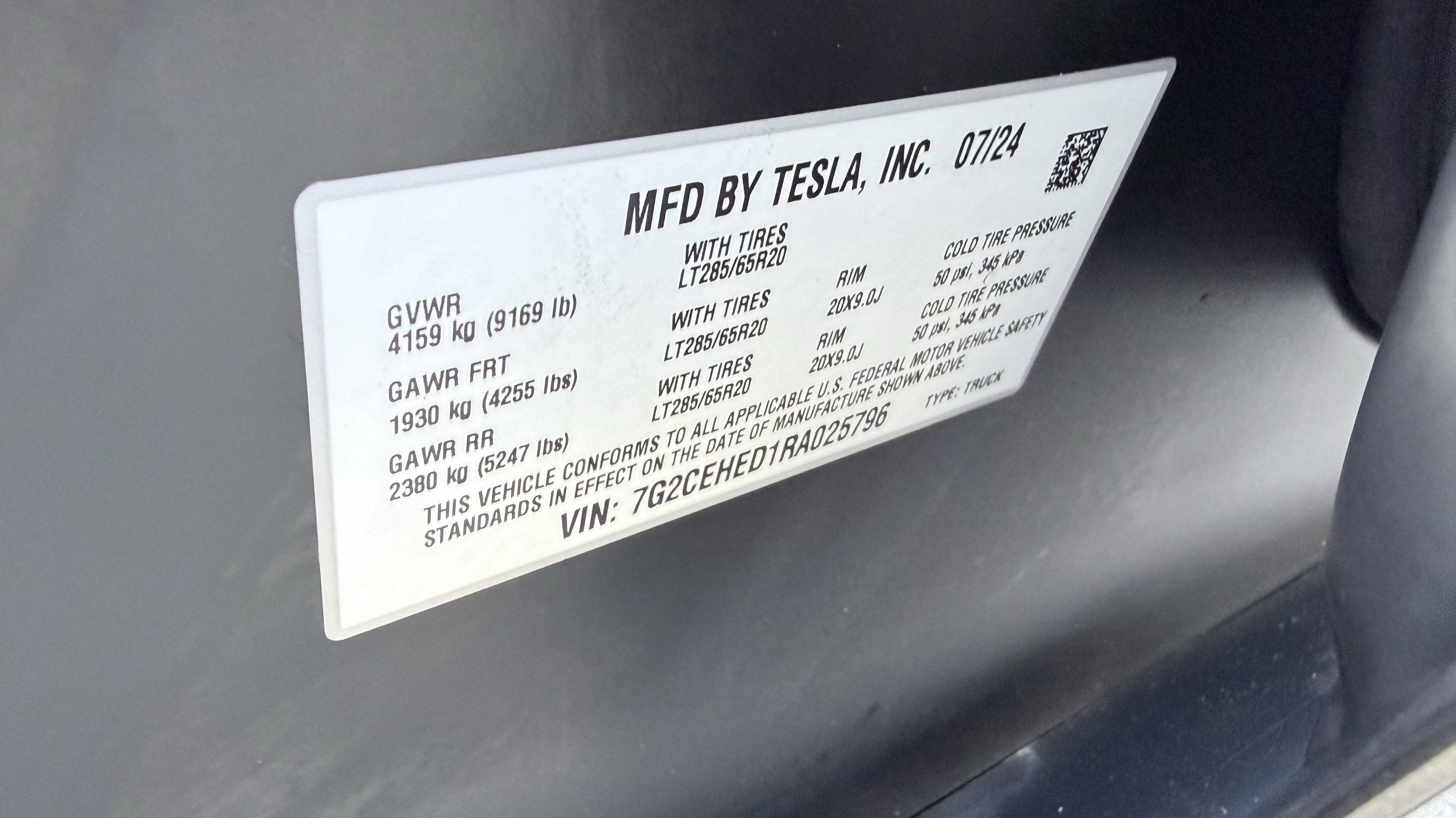 Used 2024 Tesla Cybertruck AWD Crew Cab image 25