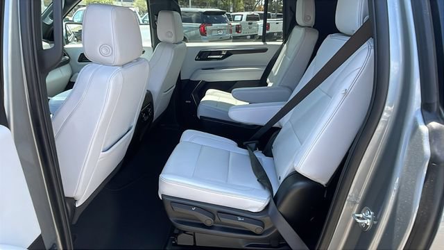Used 2026 Chevrolet Suburban Premier AWD/4WD image 12