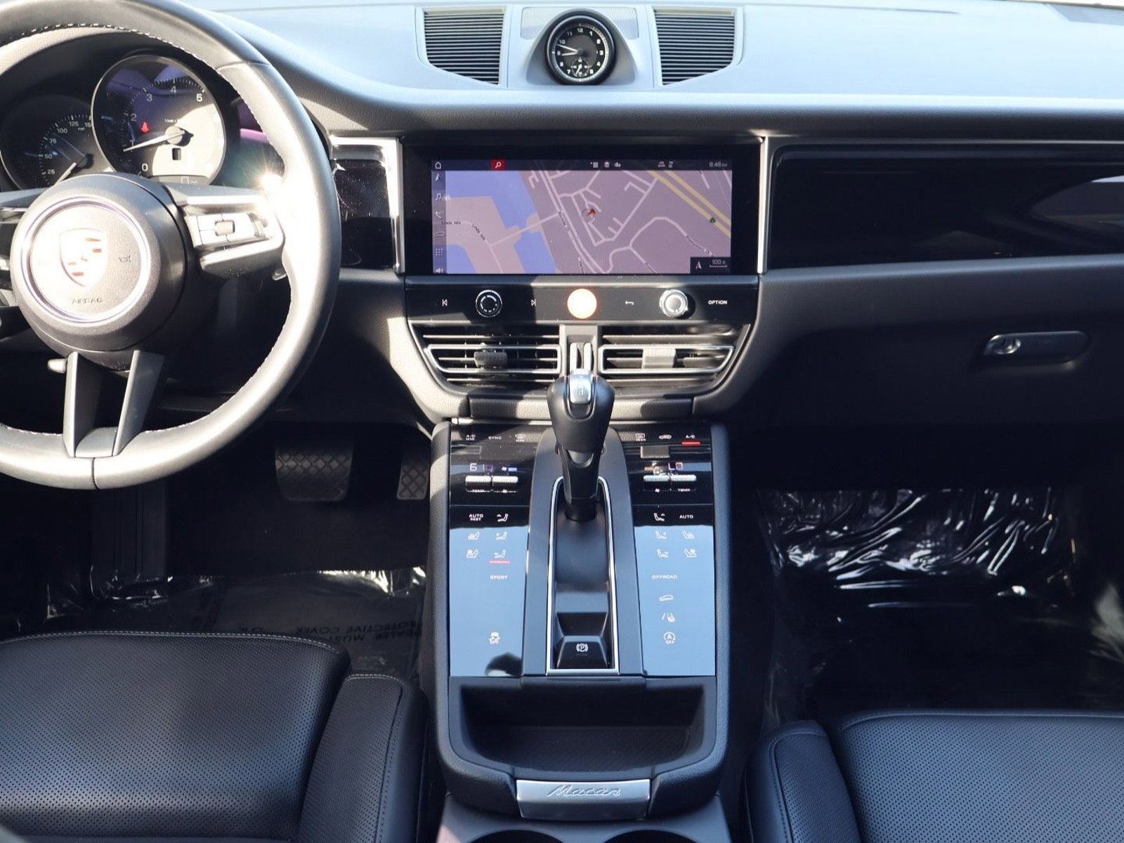 Certified 2024 Porsche Macan image 20