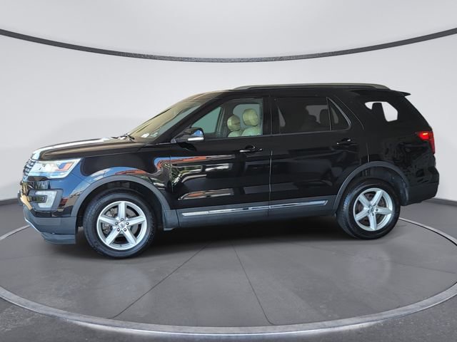 Used 2017 Ford Explorer XLT w/ Equipment Group 202A AWD/4WD image 5