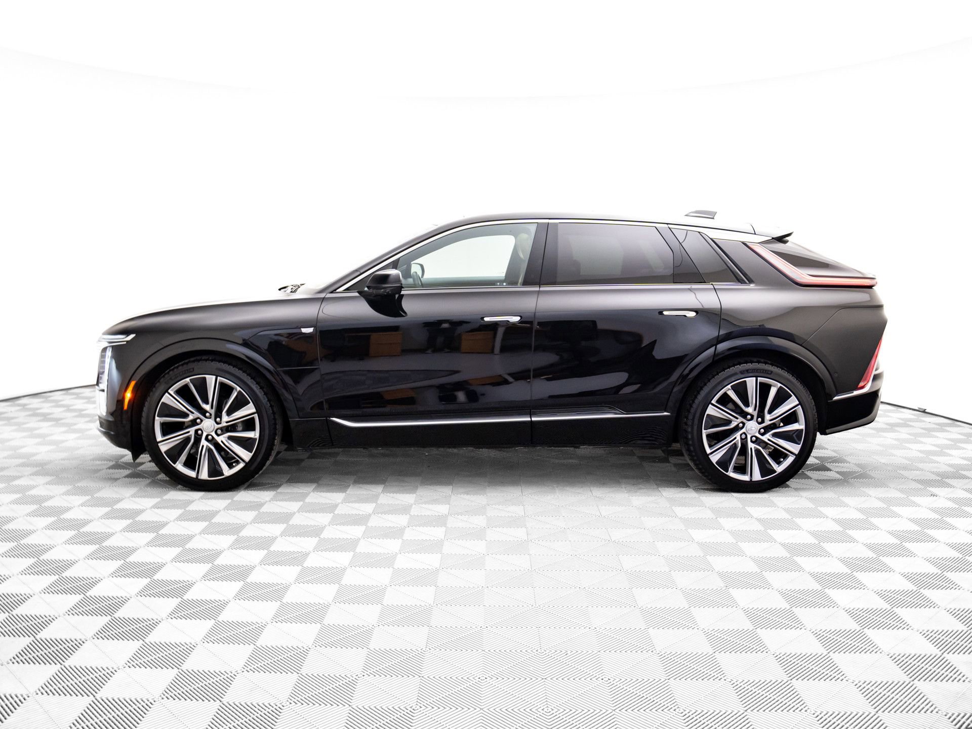 Certified 2025 Cadillac Lyriq Luxury video 2