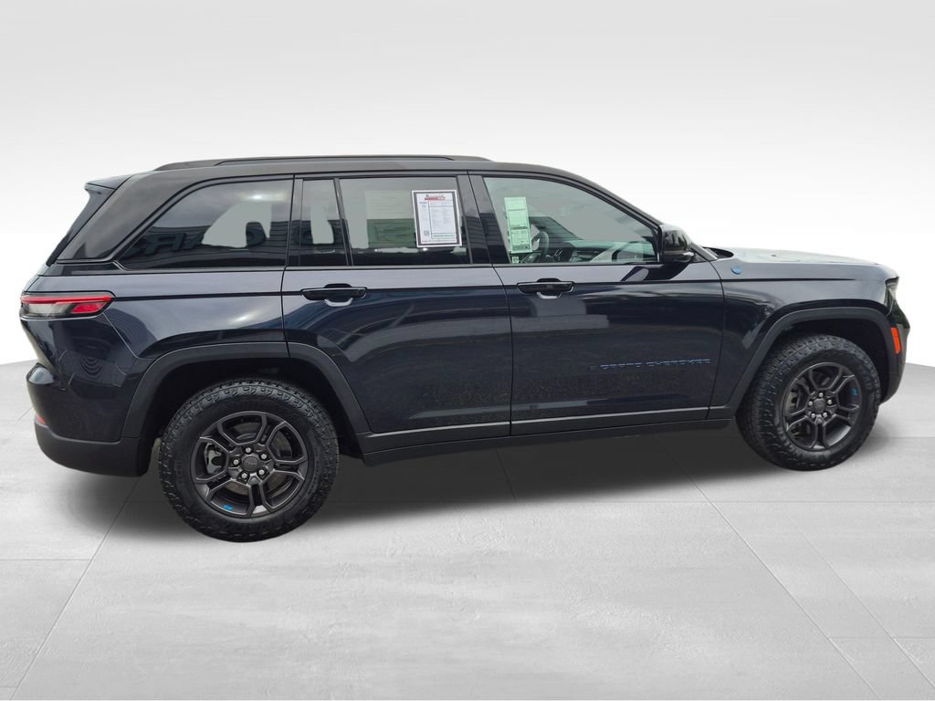 Used 2024 Jeep Grand Cherokee Trailhawk w/ Advanced Protech Group II AWD/4WD image 11