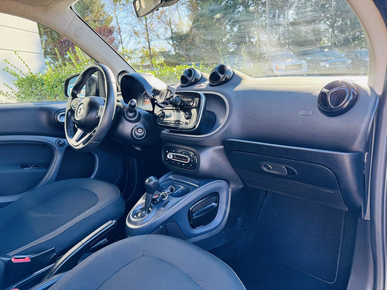 Used 2016 smart fortwo passion RWD image 33