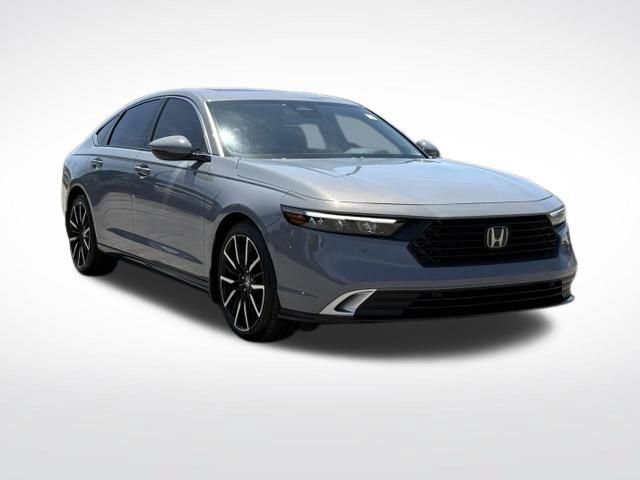 Used 2023 Honda Accord Touring image 2