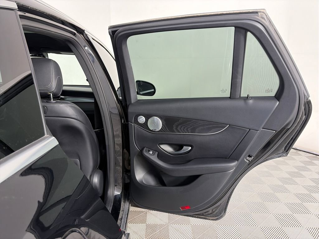 Used 2018 Mercedes-Benz GLC 300 4MATIC image 28