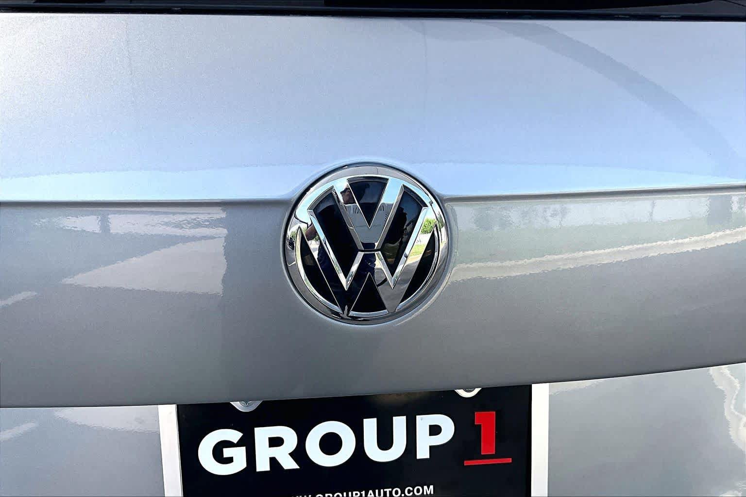 Used 2020 Volkswagen Tiguan SE w/ Panoramic Sunroof Package FWD image 31