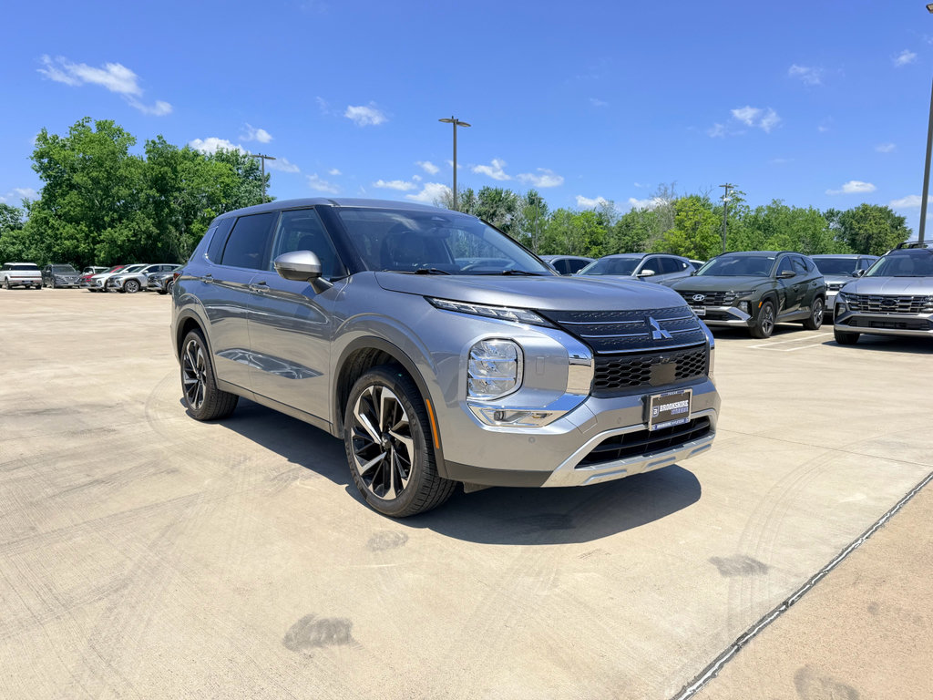 Used 2024 Mitsubishi Outlander SE AWD/4WD image 3