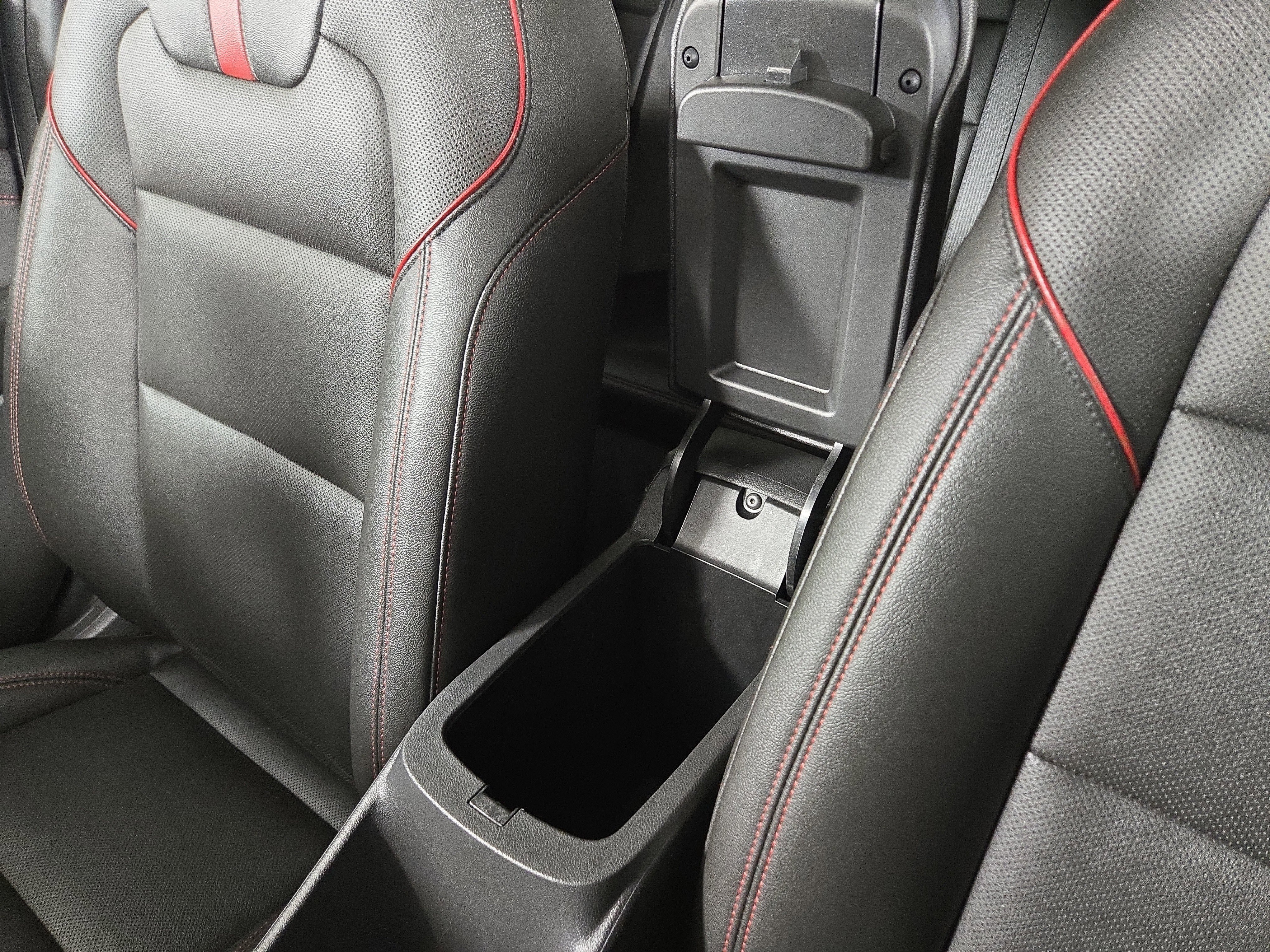 Certified 2025 Chevrolet Trax RS w/ Sunroof Package image 28