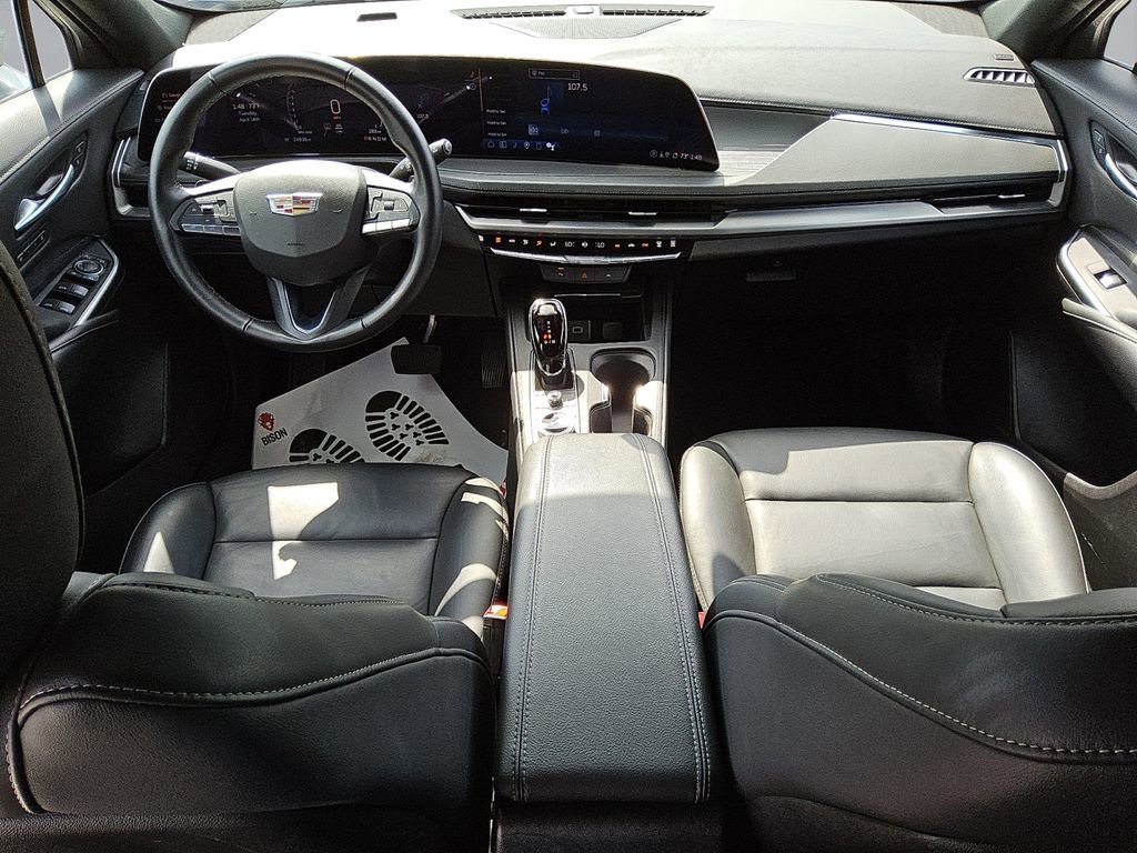Used 2025 Cadillac XT4 Premium Luxury image 10