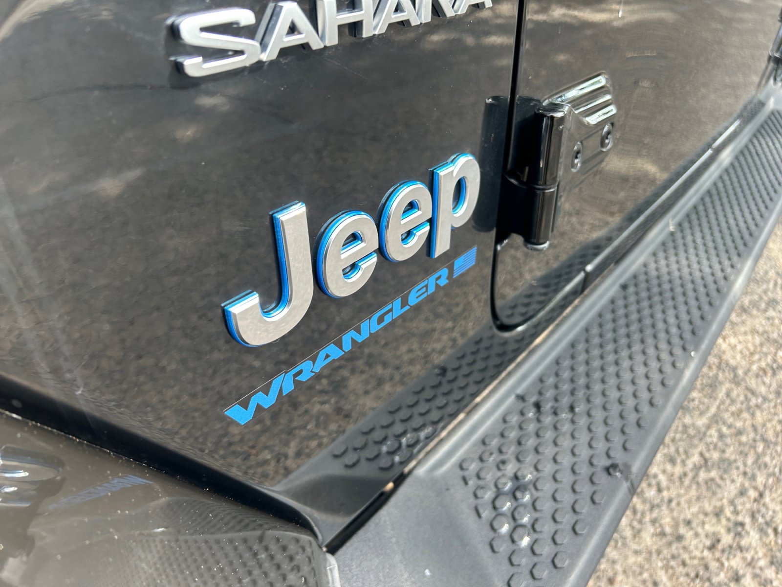 Used 2023 Jeep Wrangler Unlimited Sahara w/ Cold Weather Group AWD/4WD image 23