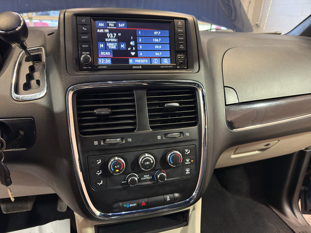 Used 2017 Dodge Grand Caravan SXT FWD image 17